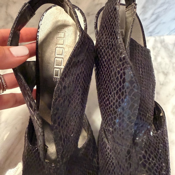 Moda Spana Snakeskin Embossed Slingback Heels Peep Toe Black Size 8 - Picture 5 of 6